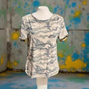 Hem & Thread Camo T shirt Hem & Thread Camo 
outside stitching Size Medium NWT